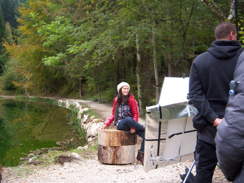 Il set di Elisa sulla sponda del Laghetto Welsperg